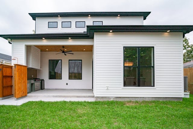 Minimal & Clean Vinyl Siding Solutions for Oakland, CA
